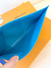 Load image into Gallery viewer, đź’™NEW!!  LOUIS VUITTON 2025 Canvas Credit Card Holder / Gaston Blue