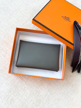Load image into Gallery viewer, Hermes Evercolor Calfskin Calvi Card Holder / Gris Meyer / 2022
