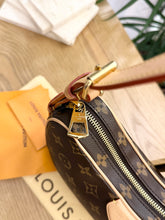 Load image into Gallery viewer, LOUIS VUITTON 2024 Monogram Croissant MM Shoulder Bag