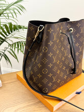 Load image into Gallery viewer, LOUIS VUITTON 2021 Monogram Canvas NéoNoé MM Crossbody Bag in Black