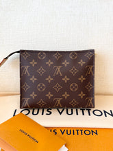 Load image into Gallery viewer, LOUIS VUITTON 2025 LV x TM Takashi Murakami Monogram Toiletry Pouch 19 - Medium