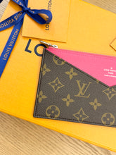 Load image into Gallery viewer, LOUIS VUITTON 2024 Monogram Canvas Zippy Coin Purse in Pondichery Pink