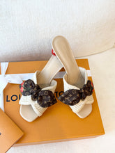 Load image into Gallery viewer, π LOUIS VUITTON LV x TM Takashi Murakami Raffia Cherry Cherie Mule / (EU) 38.5