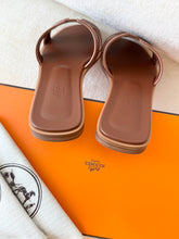 Load image into Gallery viewer, Hermes Embroidered Calfskin Oran Sandals / Gold / (EU)38