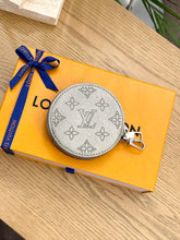 Load image into Gallery viewer, LOUIS VUITTON 2023 Mahina Leather Round Coin Purse in Gray Metallic