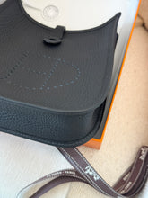 Load image into Gallery viewer, HERMES Evelyne TPM 16 Clemence Leather Amazone Bag - Noir/Ecru/Noir / PHW