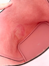 Load image into Gallery viewer, HERMES 2024 Clemence Picotin Lock 22 Palladium Hardware in Rose Sakura