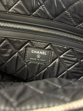 Load image into Gallery viewer, CHANEL Tweed Deauville O-Case - Red/White/Blue