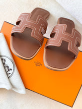 Load image into Gallery viewer, Hermes Embroidered Calfskin Oran Sandals / Gold / (EU)38