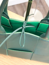 Load image into Gallery viewer, BOTTEGA VENETA Medium Arco Tote Bag in Raintree