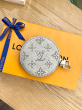 Load image into Gallery viewer, LOUIS VUITTON 2023 Mahina Leather Round Coin Purse in Gray Metallic