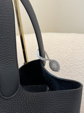 Load image into Gallery viewer, HERMES 2025 Sac Picotin Lock 26 Clemence Leather Bag - Noir / GHW