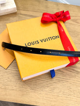 Load image into Gallery viewer, LOUIS VUITTON 2024 LV Mini Flowergram 15mm Reversible Belt - Black - 90cm