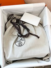 Load image into Gallery viewer, HERMES 2025 Sac Picotin Lock 26 Clemence Leather Bag - Noir / GHW