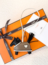 Load image into Gallery viewer, ✨NEW✨ Hermès 2025 Rodeo Robeo Coeur PM Bag Charm - Noir/Craie/Etoupe/Noir