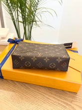 Load image into Gallery viewer, LOUIS VUITTON 2024 Monogram Canvas Toiletry Pouch 19