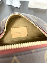 Load image into Gallery viewer, LOUIS VUITTON 2020 Monogram Boite Chapeau Souple PM Crossbody Bag