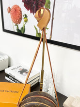Load image into Gallery viewer, LOUIS VUITTON 2020 Monogram Boite Chapeau Souple PM Crossbody Bag