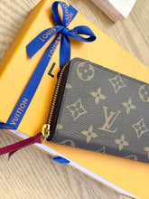 Load image into Gallery viewer, LOUIS VUITTON Clémence Monogram Zippy Wallet in Fuchsia