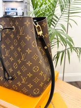 Load image into Gallery viewer, LOUIS VUITTON 2021 Monogram Canvas NéoNoé MM Crossbody Bag in Black