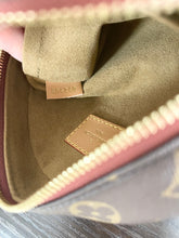 Load image into Gallery viewer, LOUIS VUITTON 2020 Monogram Boite Chapeau Souple PM Crossbody Bag