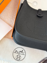 Load image into Gallery viewer, HERMES Evelyne TPM 16 Clemence Leather Amazone Bag - Noir/Ecru/Noir / PHW
