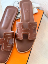 Load image into Gallery viewer, Hermes Embroidered Calfskin Oran Sandals / Gold / (EU)38