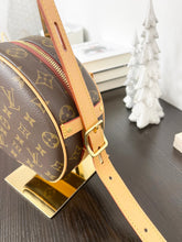 Load image into Gallery viewer, LOUIS VUITTON 2020 Monogram Boite Chapeau Souple PM Crossbody Bag