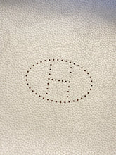 Load image into Gallery viewer, HERMES Taurillon Clemence Mises et Relances H Evelyne Change Tray in Étoupe