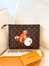 Load image into Gallery viewer, LOUIS VUITTON 2025 LV x TM Takashi Murakami Monogram Toiletry Pouch 26 - Large