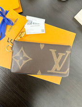Load image into Gallery viewer, LOUIS VUITTON 2023 Monogram Giant Rectangular Pouch