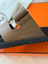 Load image into Gallery viewer, Hermes Women’s Epsom Calfskin Chypre Sandals / Étoupe / (EU)39