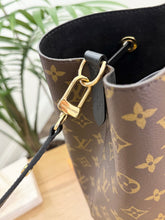 Load image into Gallery viewer, LOUIS VUITTON 2021 Monogram Canvas NéoNoé MM Crossbody Bag in Black