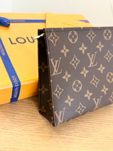 Load image into Gallery viewer, LOUIS VUITTON 2024 Monogram Canvas Toiletry Pouch 19