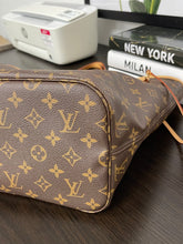 Load image into Gallery viewer, LOUIS VUITTON 2022 Monogram Neverfull MM Tote in Pivoine Pink