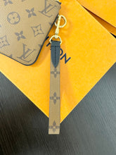 Load image into Gallery viewer, LOUIS VUITTON 2023 Monogram Reverse Square Wristlet Pouch