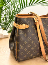Load image into Gallery viewer, LOUIS VUITTON Monogram Batignolles Horizontal Shoulder Bag