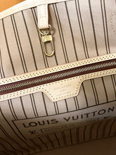 Load image into Gallery viewer, LOUIS VUITTON 2022 Neverfull GM Monogram Tote Bag In Beige