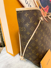 Load image into Gallery viewer, LOUIS VUITTON 2022 Neverfull GM Monogram Tote Bag In Beige