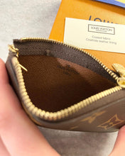 Load image into Gallery viewer, Louis Vuitton Monogram Cles Chain Key Pouch
