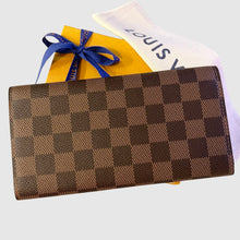 Load image into Gallery viewer, LOUIS VUITTON 2021 Damier Ebene Emilie Wallet In Rouge