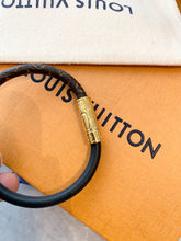Load image into Gallery viewer, LOUIS VUITTON 2019 Monogram Daily Confidential Bracelet In Black Size 17