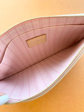 Load image into Gallery viewer, Louis Vuitton 2021 Neverfull GM Damier Azur Pochette Wristlet Pouch In Rose Ballerine
