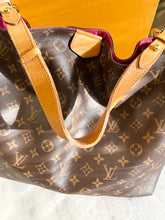Load image into Gallery viewer, LOUIS VUITTON Graceful MM Monogram Canvas Hobo Bag in Peony