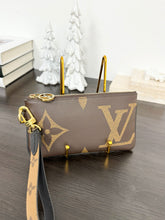 Load image into Gallery viewer, LOUIS VUITTON 2020 Monogram Giant Rectangular Wristlet Pouch
