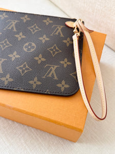 LOUIS VUITTON 2025 Neverfull MM Monogram Pochette Wristlet Pouch / Rose Beige