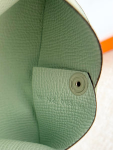 HERMES 2024 Calvi Card Holder in Vert Peppermint / Epsom