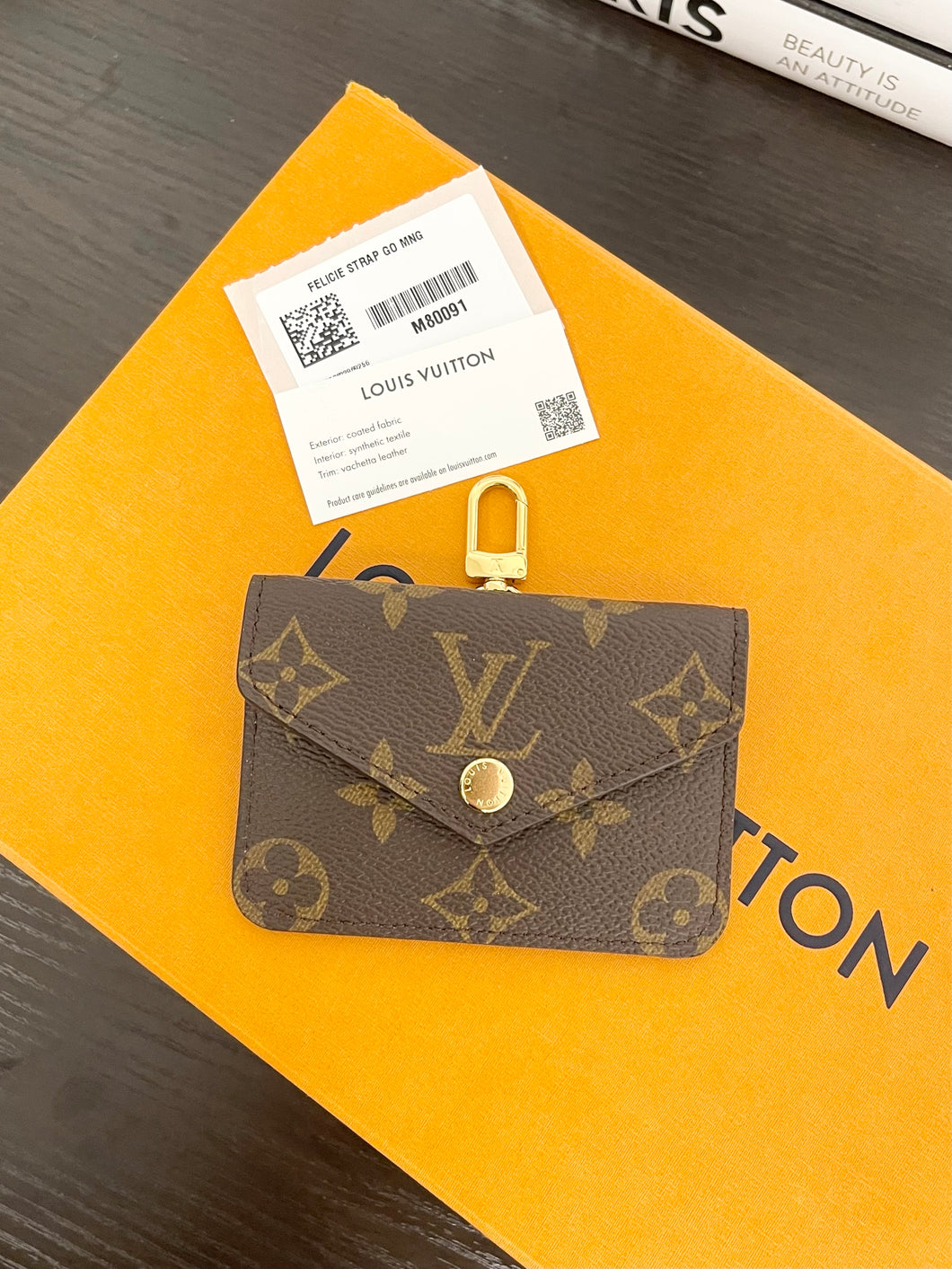 LOUIS VUITTON 2021 Monogram Card Holder in Khaki Green