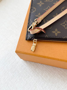 LOUIS VUITTON 2025 Neverfull MM Monogram Pochette Wristlet Pouch / Rose Beige