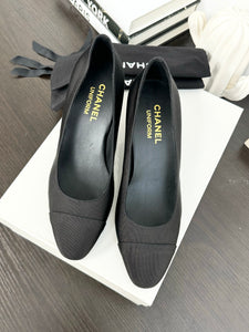 CHANEL 2020 Grosgrain Fabric Uniform Pumps in Black - EU37